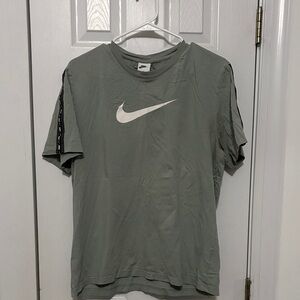 Nike Men's Olive Green Short Sleeve Tee